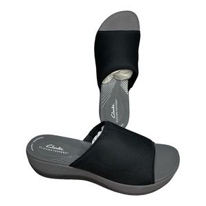 Clarks women’s size 9 1/2 slip on sandal brand new